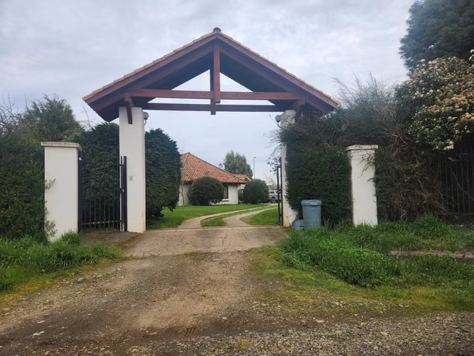 CASA EN VENTA DE ARQUITECTURA DISTINTIVA EN CAMINO BOTROLHUE - Imagen 27