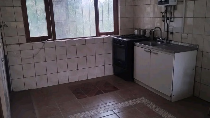 CASA CON PISCINA Y QUINCHO EN BARROS ARANA, QUILPUE
