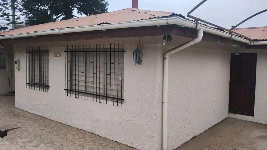 CASA CON PISCINA Y QUINCHO EN BARROS ARANA, QUILPUE