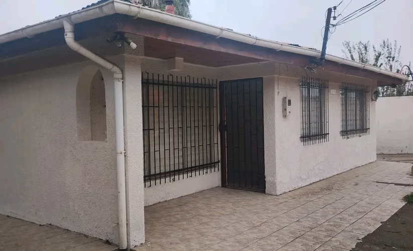 CASA CON PISCINA Y QUINCHO EN BARROS ARANA, QUILPUE