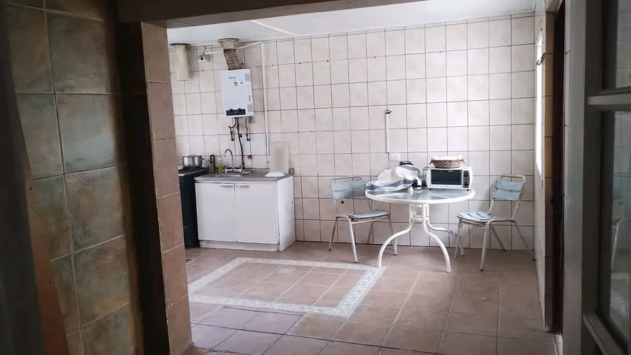 CASA CON PISCINA Y QUINCHO EN BARROS ARANA, QUILPUE