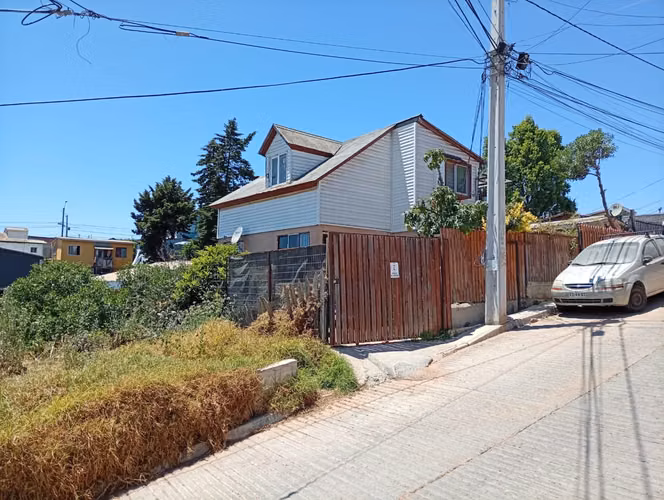 VIÑA DEL MAR  3 CASAS CON JARDÍN PARA PROYECTO