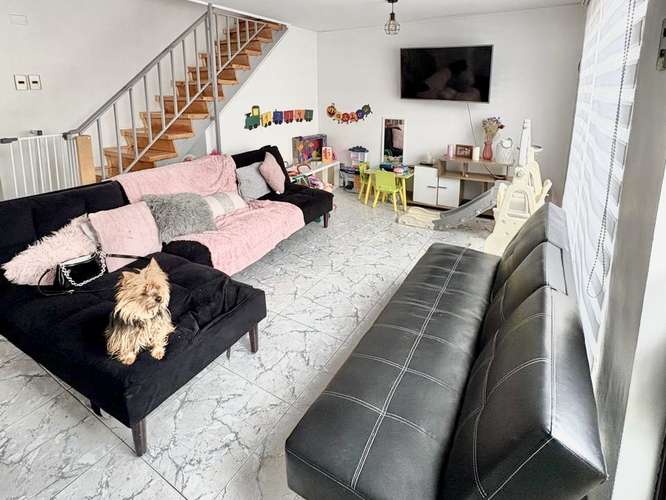 VENTA DE CASA  EN PASAJE CERRADO EN MAIPU - Imagen 1