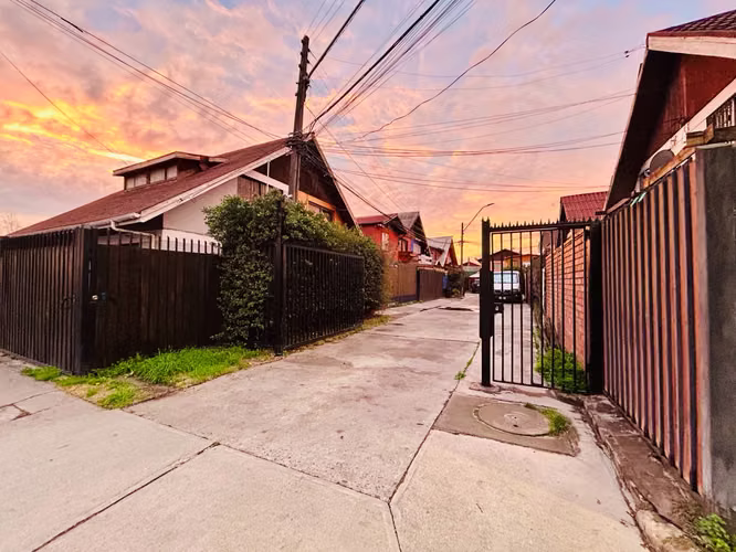 VENTA DE CASA  EN PASAJE CERRADO EN MAIPU