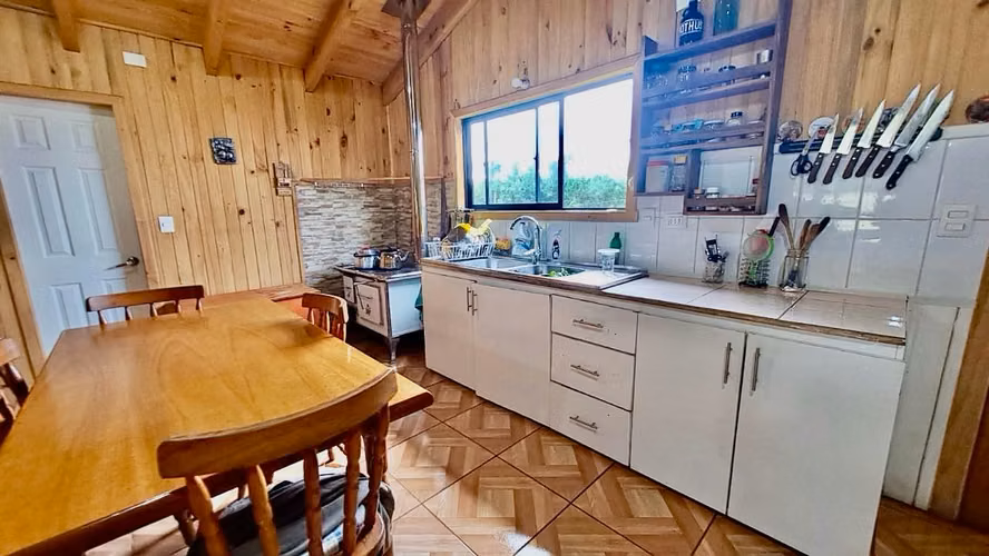 CASA EN PARCELA CON ESPACIOS CÁLIDOS Y FAMILIARES