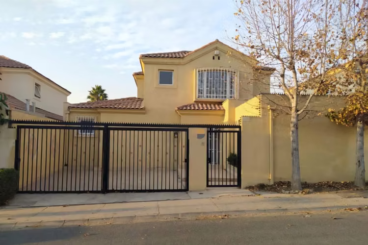 EXCELENTE CASA EN SANTIAGO, ZONA ORIENTE