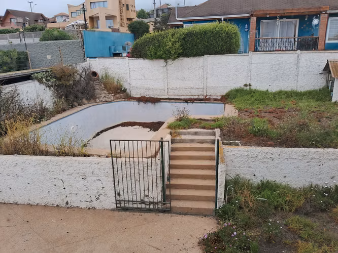 VENTA DE CASA EN  AVENIDA GABRIELA MISTRAL