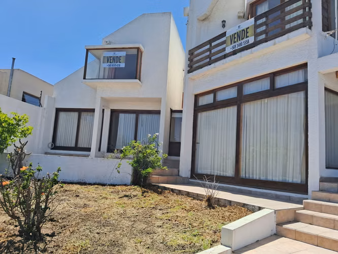 VENTA DE CASA EN  AVENIDA GABRIELA MISTRAL