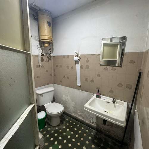SE VENDE AMPLIA CASA CON POTENCIAL COMERCIAL - Imagen 8