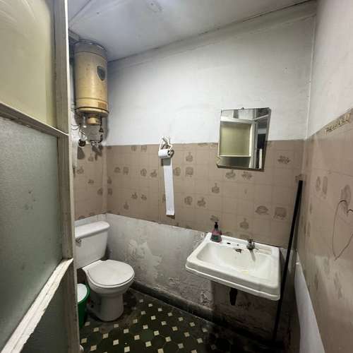 SE VENDE AMPLIA CASA CON POTENCIAL COMERCIAL - Imagen 14