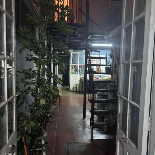 SE VENDE AMPLIA CASA CON POTENCIAL COMERCIAL - Imagen 16