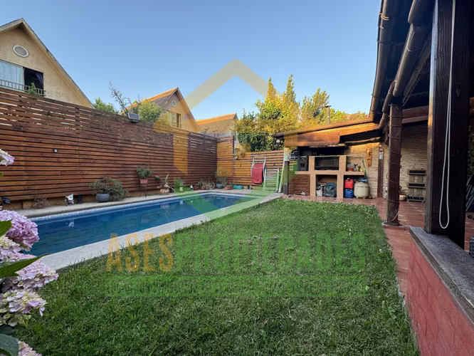 SP CASA 3 PISOS, QUINCHO, PISCINA, PASAJE CERRADO - Imagen 11