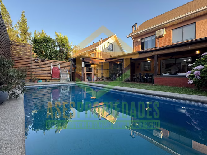SP CASA 3 PISOS, QUINCHO, PISCINA, PASAJE CERRADO - Imagen 12