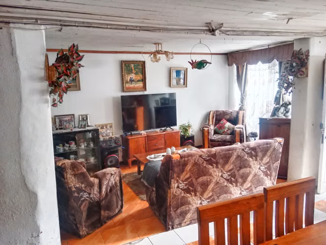 TERRENO PLANO CON CASA IDEAL INVERSIÓN