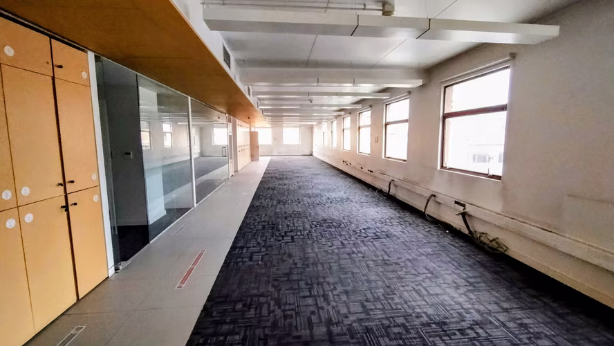 PLANTA LIBRE 425 M2, UF 0,18/M2, UN MES DE GRACIA - Imagen 27