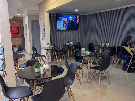 CASA COMERCIAL REMODELADA AMOBLADA