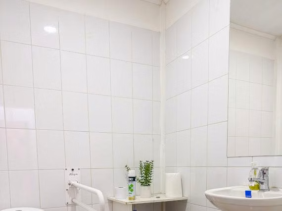 CASA COMERCIAL REMODELADA AMOBLADA