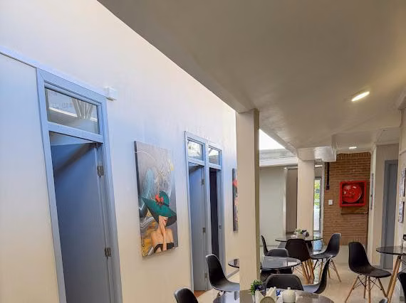 CASA COMERCIAL REMODELADA AMOBLADA