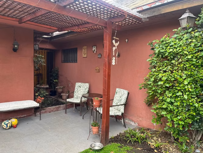 LINDA Y COMODA CASA FRENTE A COLEGIO ANDREE
