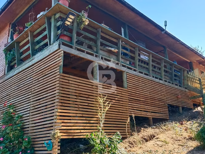 SE VENDE HERMOSA PARCELA CON CASA Y PISCINA