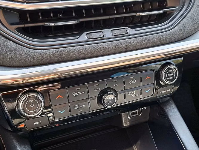 JEEP COMMANDER 2026