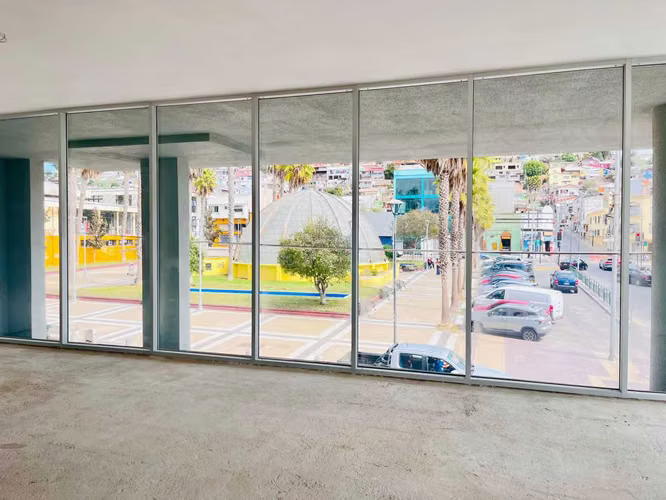 Venta o Arriendo Locales en Esquina Céntrica (160528)