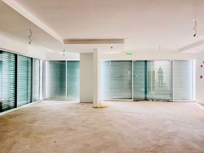 Venta o Arriendo Locales en Esquina Céntrica (160528)