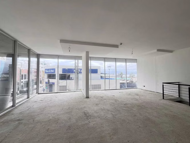 Venta o Arriendo Locales en Esquina Céntrica (160528)