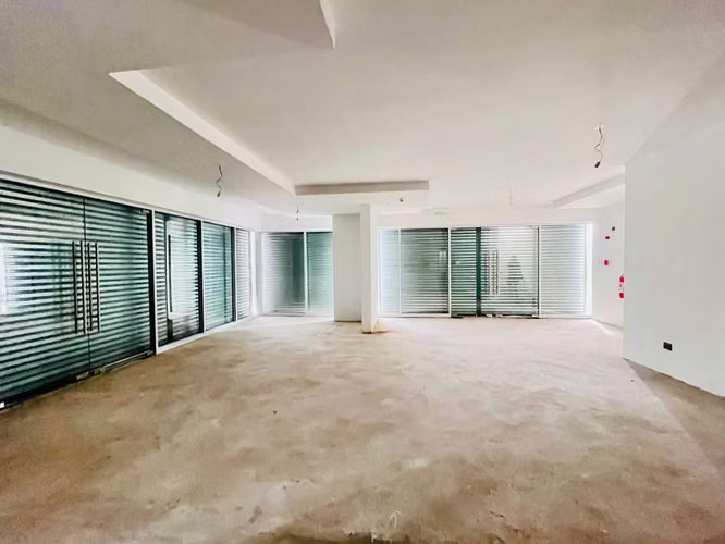 Venta o Arriendo Locales en Esquina Céntrica (160528)