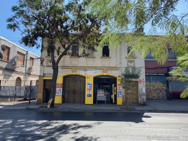 CASA CON 2 LOCALES COMERCIAL Y 2 DEPTO AV BRASIL - Imagen 2