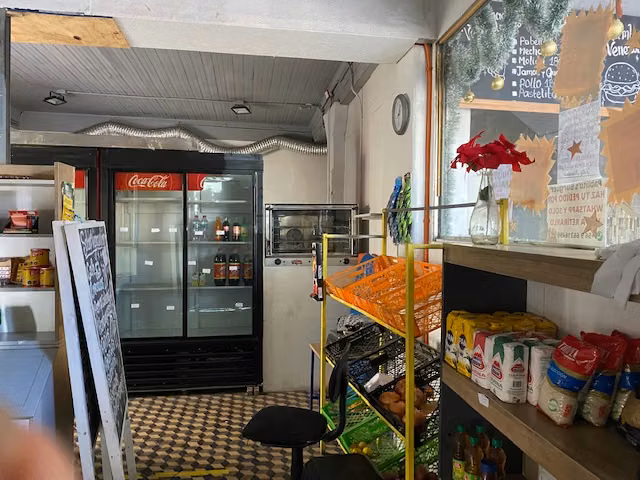 CASA CON 2 LOCALES COMERCIAL Y 2 DEPTO AV BRASIL