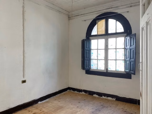 CASA CON 2 LOCALES COMERCIAL Y 2 DEPTO AV BRASIL