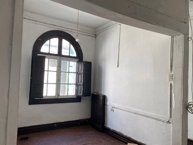 CASA CON 2 LOCALES COMERCIAL Y 2 DEPTO AV BRASIL