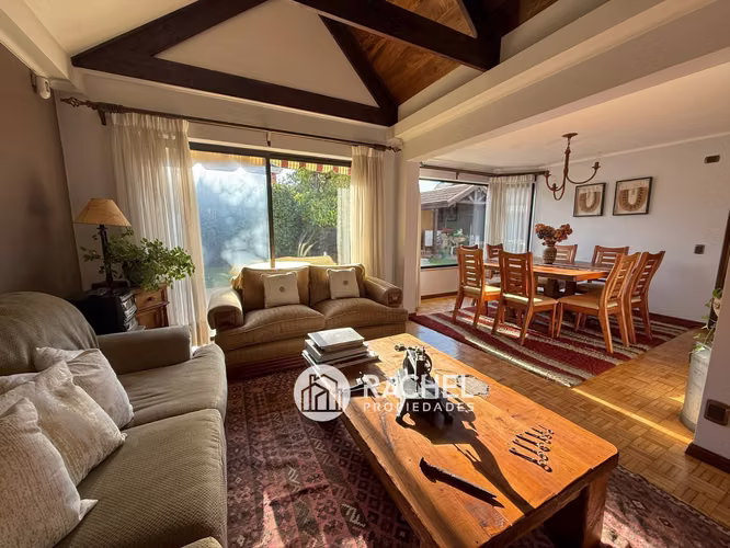 SE VENDE HERMOSA Y SOLEADA CASA 5D- Sector Barrio Inglés (Temuco)