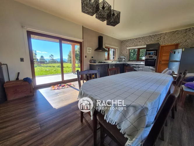 SE ARRIENDA HERMOSA CASA AMOBLADA AÑO CORRIDO - Condominio Country Pucón - Imagen 3