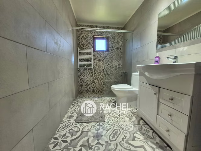SE ARRIENDA HERMOSA CASA AMOBLADA AÑO CORRIDO - Condominio Country Pucón - Imagen 16
