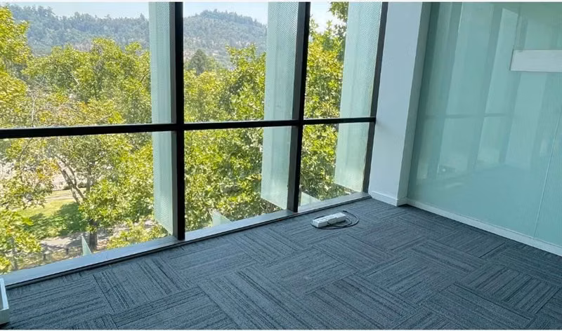 Arriendo OFICINA en Edificio Ombú en Providencia