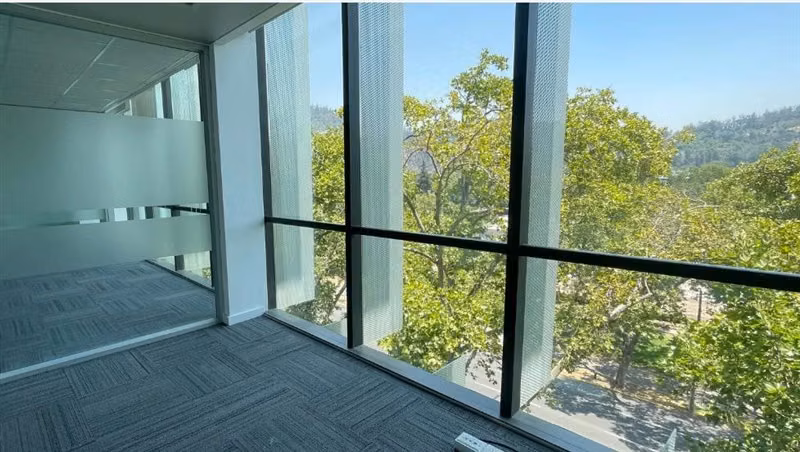 Arriendo OFICINA en Edificio Ombú en Providencia
