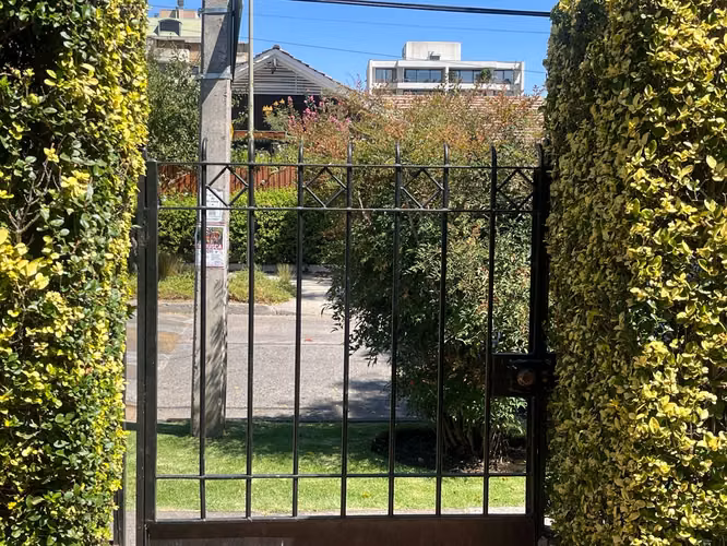 VENTA CASA REMODELADA LAS CONDES