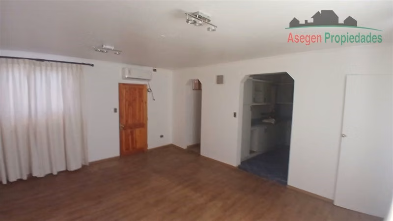 CASA Casa en arriendo en calle Las Heras, a pasos de la Alameda Manuel Antonio Matta.