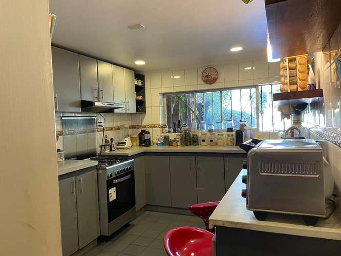 VENTA CASA 4 DORMITORIOS 3 BAÑOS Y BODEGA - Imagen 8