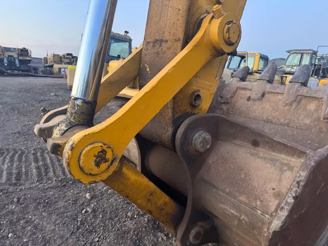 Biela principal Komatsu PC300 buen estado operacional
