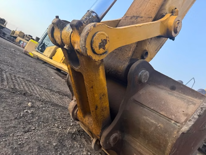 Biela principal Komatsu PC300 buen estado operacional