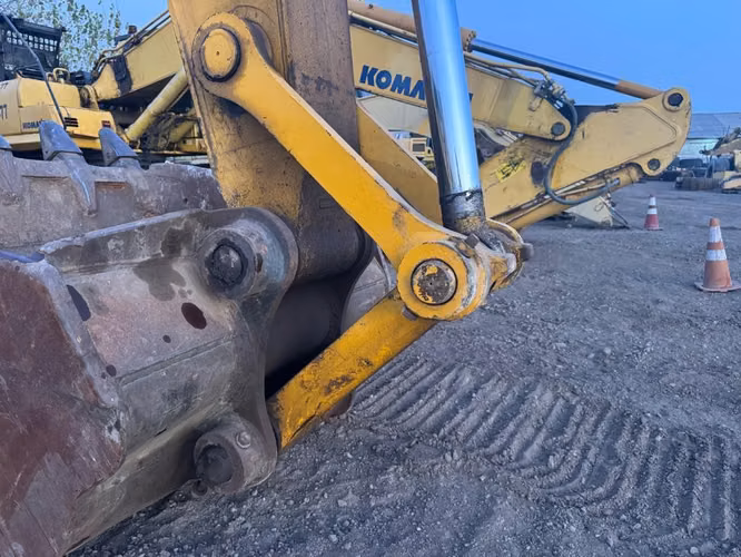 Biela principal Komatsu PC300 buen estado operacional