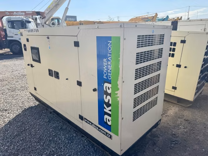 Generador eléctrico varios KVA disponible