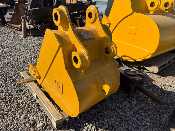 Balde excavado es de 12 y 13 toneladas impecable