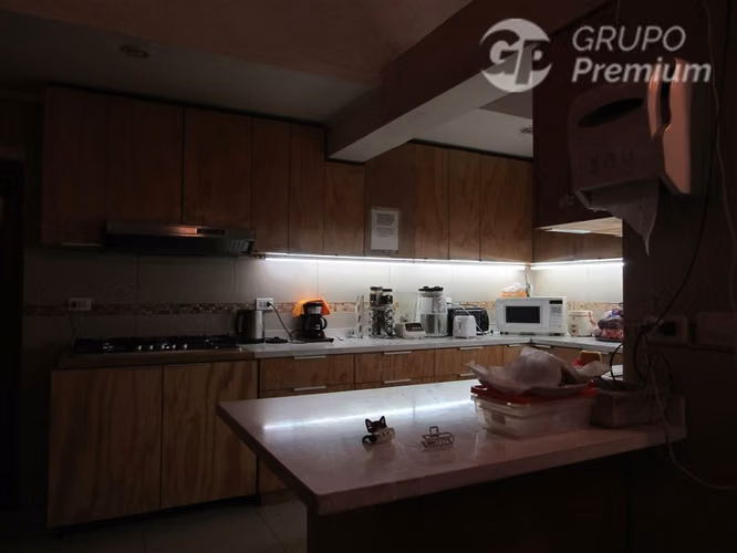 Se vende Casa 10D/5B 11/2 Cuadra del Metro Rodrigo de Araya