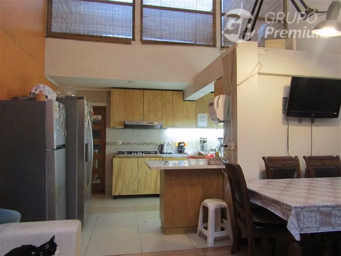 Se vende Casa 10D/5B 11/2 Cuadra del Metro Rodrigo de Araya