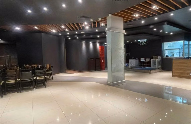 Local Comercial Arriendo Ed. Parque Titatanium Providencia - Imagen 2