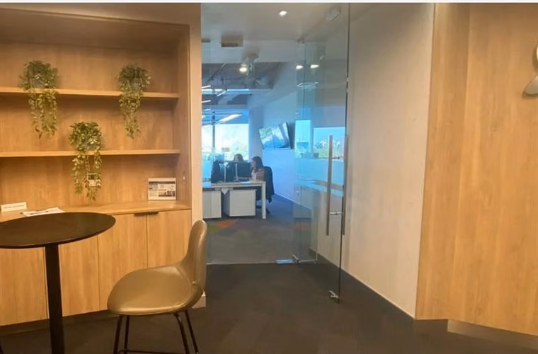 Arriendo OFICINA en Parque Torre Titanium en Las Condes